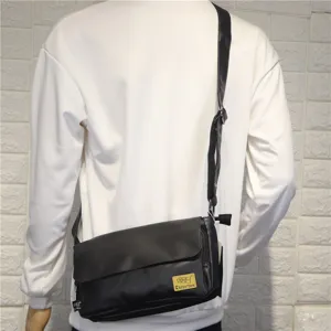 Borsa a Tracolla Retro in Pelle PU da Uomo Stile da Strada Giapponese Borsa a Tracolla Casual Borsa da Moto con Patta alla Moda