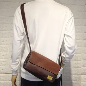 Borsa a tracolla rétro in marrone per uomo, elegante borsa vintage casual per uso quotidiano.