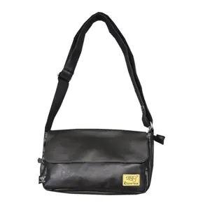 Borsa a tracolla in pelle nera per uomo, elegante borsa vintage con chiusura a patta.