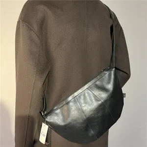 Retro PU Leather Dumpling Bag For Men Fashion Casual Crossbody Shoulder Bag Commuting Cycling Messenger Bag