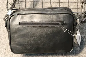 Herren Freizeit schwarze Leder Umhängetasche, stilvolle japanische Schultertasche mit RV.