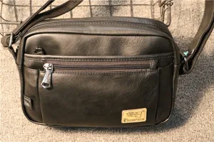 Schwarze Herren Umhängetasche aus PU-Leder, lässige Schultertasche mit mehreren Reißverschlusstaschen.