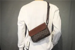 Braune karierte Umhängetasche für Herren stilvolle Freizeittasche Schultertasche.
