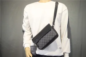 Herren Karierte Umhängetasche, lässige Messenger Crossbody Tasche mit verstellbarem Gurt.