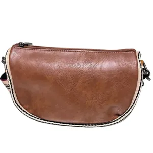 Sac bandoulière homme en cuir souple marron, sac épaule demi-lune décontracté avec sangle.