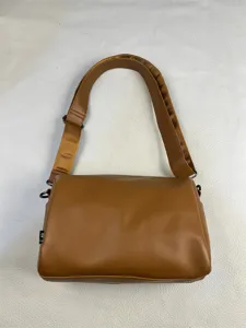 Brown casual minimalist shoulder bag detail, stylish commuter messenger bag for daily wear.