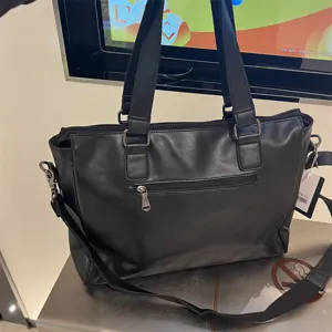 Sac cabas d'affaires noir en cuir PU pour homme vue detaillee avec sangles et poches.
