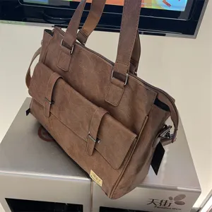 Sac cabriolet cartable d'affaires décontracté en cuir PU marron pour homme avec multiples poches.