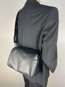 Black shoulder bag detail view, casual daily commute crossbody style, clean look.