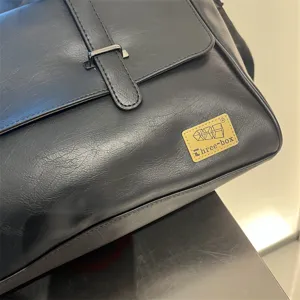 Sac bandoulière homme noir élégant en cuir PU voyage affaires détail vue sacoche mode