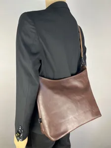 Men's brown leather shoulder bag casual large capacity messenger tote bag for daily commute.
