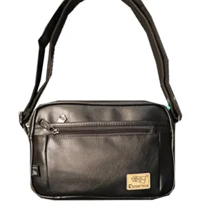 Herren schwarze PU Leder Umhängetasche lässige Crossbody Tasche mit Reißverschluss Tasche Gurt.