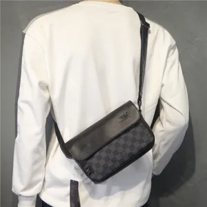 Herren Casual PU Leder Umhängetasche Vintage Karomuster Messenger Schultertasche Wasserdichte Brusttasche