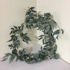 Ghirlanda di foglie di salice artificiale pianta verde per decorazioni nuziali e composizioni.
