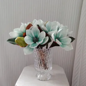 Bouquet de fleurs de magnolia artificielles de haute qualité avec vase en verre pour déco.