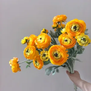 Fiori Artificiali di Seta 3 Teste Ranuncolo Floccato Finti Fiori Bouquet di Peonie Per Decorazione Festa Nuziale di Casa