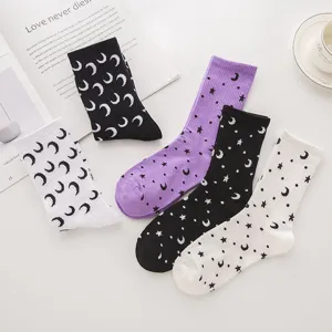 Damen Langschaft Socken mit niedlichem Stern und Mond Muster, stilvolle japanische bequeme Strümpfe.