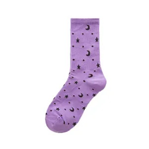 Damen lila Socken mit schwarzen Sternen und Monden, süße japanische warme lange Freizeitsocken