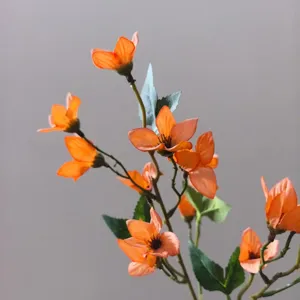 Oranje kunststof orchidee bloem detail, zijden bloementak voor DIY handwerk en haaraccessoires.