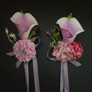 Set di corsage di fiori di calla viola chiaro artificiale per decorazione di nozze.