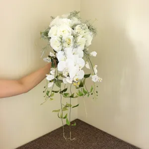 Bouquet de mariée cascade roses blanches fleurs artificielles pour photo mariage cadeau.