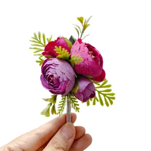 Μωβ τεχνητό λουλούδι boutonnière για γάμο γαμπρό νύφη πάρτι φωτογράφηση και εκδηλώσεις.