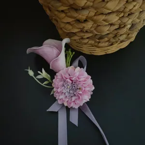 Corsage da polso di fiori artificiali viola chiaro per matrimonio e servizio foto