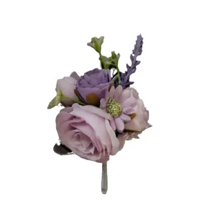 Paarse kunstmatige bruidegom boutonnière lapel bloem voor trouwpak en zakelijk feest.
