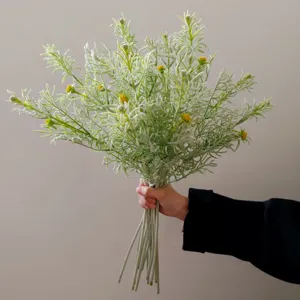 Vista dettagliata del bouquet di foglie persiane artificiali floccate da 56cm per composizioni.