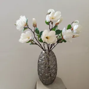 Künstliche Magnolien Blumenarrangement im Glasvase für Wohnzimmer Hochzeit Dekoration Detailbild