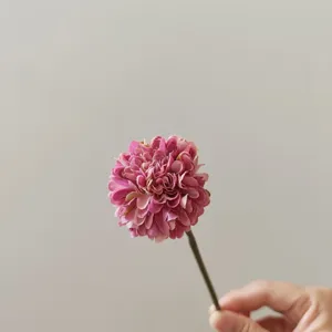 Testa di fiore di crisantemo artificiale rosa singolo per decorazione e matrimonio.