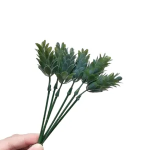 Tallos de plantas verdes artificiales arreglo floral DIY para decoración mesa hotel.