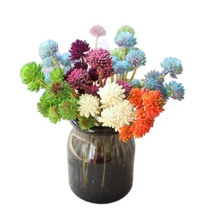 Bouquet di succulente artificiali colorate in vaso di vetro, ideale per decorazioni e progetti fai-da-te.