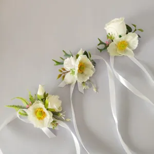 Ensemble de corsage de poignet de fleurs artificielles avec coquelicot blanc et rose pour mariage.