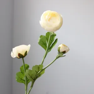 Rama de flores de rosa de té artificial 3 cabezas seda para decoración del hogar fotografía