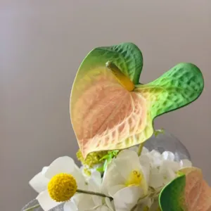 Bouquet de fleurs artificielles de luxe moderne détail, anthurium rose vert décoration maison