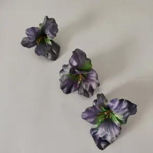 Détail têtes de fleurs glaïeul en soie, décor floral violet rétro pour accessoires cheveux DIY.