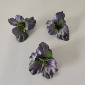 Vue détaillée de têtes de fleurs de glaïeuls artificiels pour objets d'artisanat et accessoires.