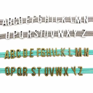 DIY accessori per gioielli perline di lettere in metallo ciondoli alfabeto braccialetti