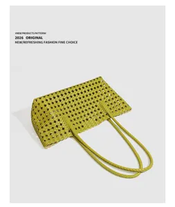 Green woven leather shoulder bag for women, retro style simple casual daily tote bag.