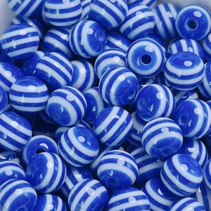 Perles rondes en résine à rayures bleues et blanches pour bracelets et bijoux DIY.