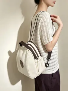 Sac à dos femme style coréen, marron et blanc contraste chic petit sac tendance.