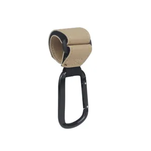 Gancho universal para carrito de bebé con correa de piel PU y resistente mosquetón negro.