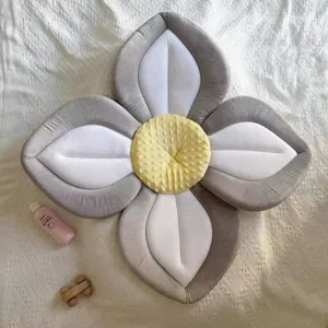 Morbido cuscino da bagno per neonati a forma di fiore, tappetino sicuro per il bagno quotidiano.