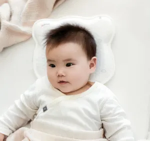 Baby traagschuim kussen met schattige berenvorm, huidvriendelijk en wasbaar voor baby.