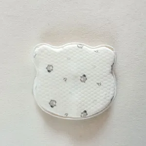 Baby kussen detailweergave, schattig berenvormig hoofdkussen met pinguïn print.