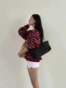 Minimalist black canvas tote bag for women, large capacity casual shoulder bag for daily use.