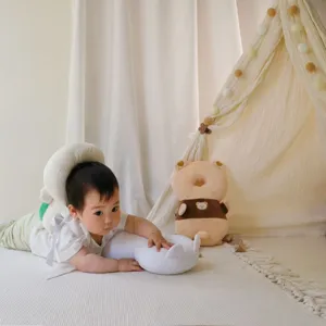 Babykopfschutz Kissen Detail mit weichem atmungsaktiven Polster fuer sicheres Krabbeln.