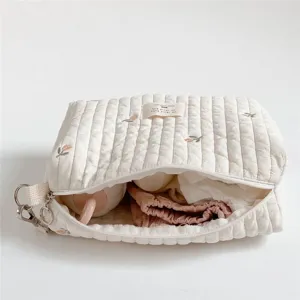 Gesteppte Baby Wickeltasche mit süßer Blumenstickerei, große Aufbewahrungstasche, beige.