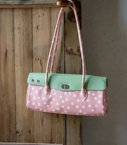 Sac à épaule rose et vert à pois blancs, joli sac à main sous les bras style fraise.